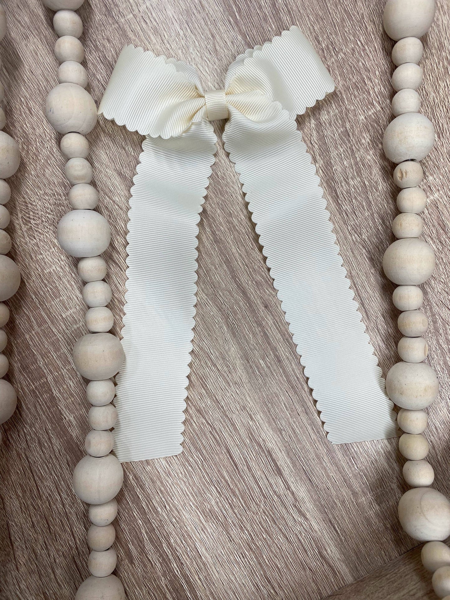 Scalloped Highlanders Bow