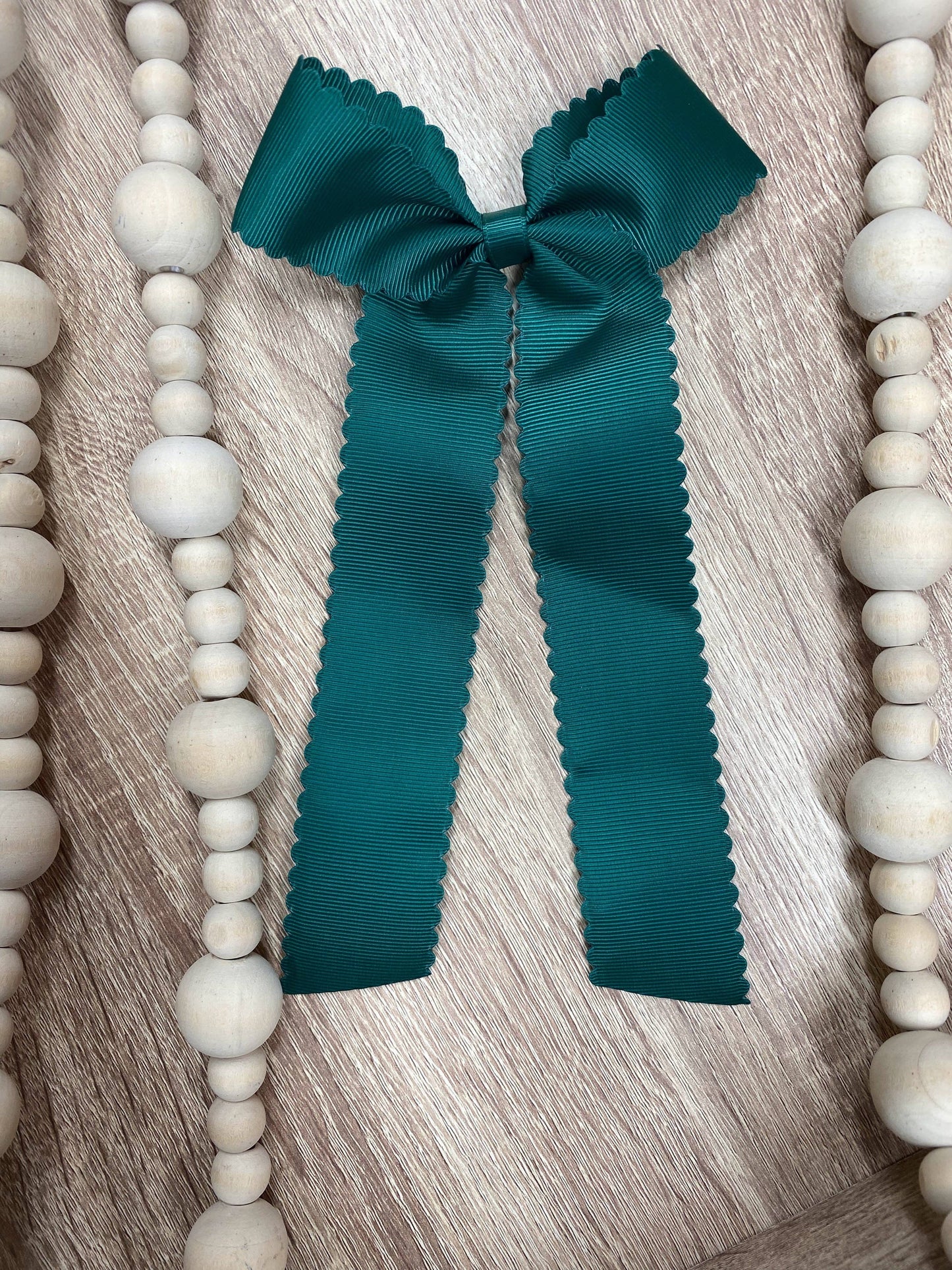 Scalloped Highlanders Bow