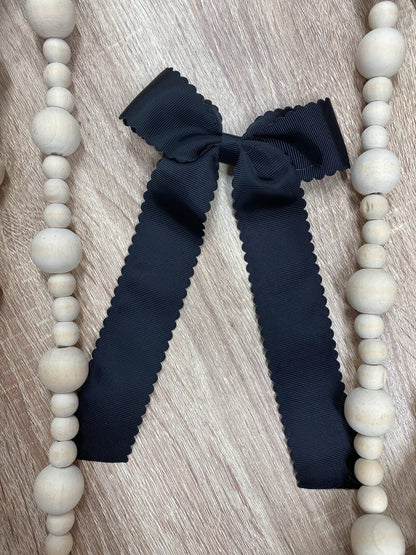 Scalloped Highlanders Bow